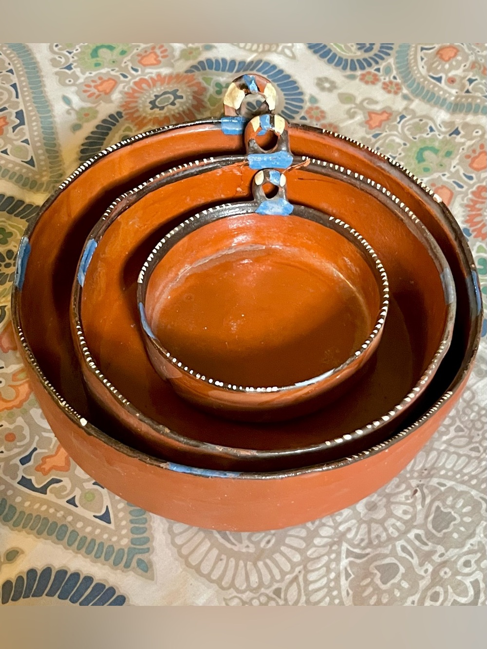 Set of 3 Mexican Tlaquepaque pottery nesting bowls ( cazuelas )